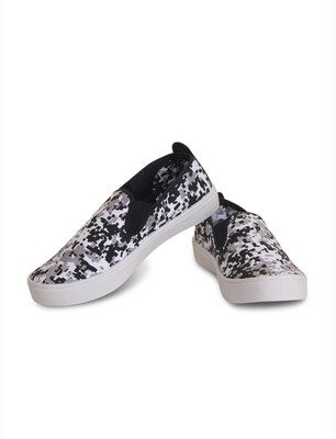 

Scentra LA UBER Slip On Sneakers For Men(Multicolor, Graphic camo