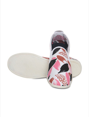 

Scentra LONDON Loafers For Women(Multicolor, Pink leafs