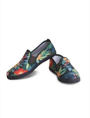

Scentra TROPICAL Slip On Sneakers For Women(Multicolor, Green