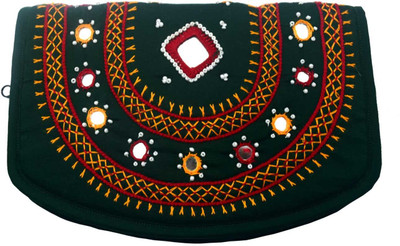 

Haastika Casual Green Clutch