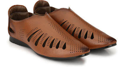 

LAYASA Men TAN Sandals