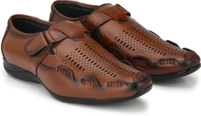 

LAYASA Men TAN Casual