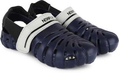 

Newport Men Grey/Navy Clogs