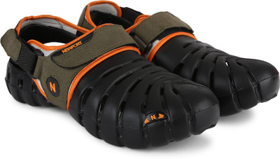 

Newport Men Black/Olive Clogs