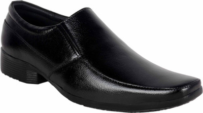 

1AAROW 76 Slip On For Men(Black