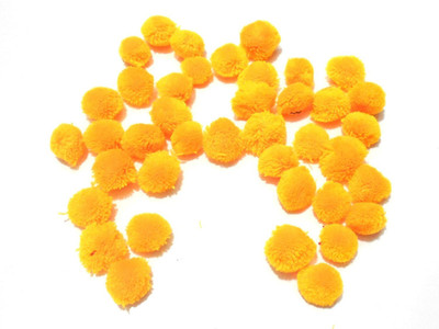 

GOELX Pom Pom balls for crafts,decorations,jewellery making,accessories,bags. Pack of 100 Yellow balls