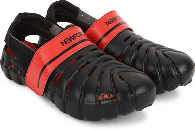 Newport Men Black/Red Clogs