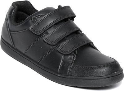 

Clarks Girls Velcro Walking Shoes(Silver, Silver metal