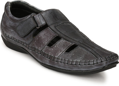 

Peponi Men Black Casual