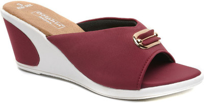 

Dolphin Miles Women Maroon Wedges