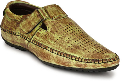 

Peponi Men Green Casual