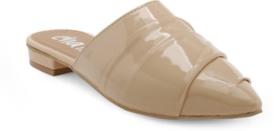 

Chalk Studio Women Cream Heels
