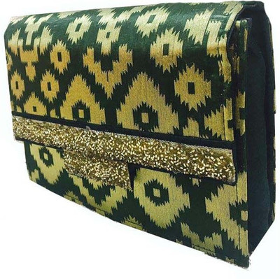

CRAFTBAZAAR Party Green Clutch