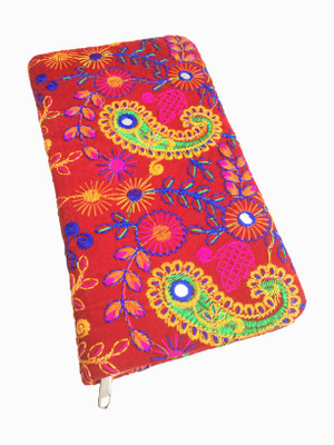

Minky's Decor Party Multicolor Clutch