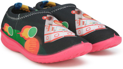 

Footfun by Liberty Boys & Girls Slip on Running Shoes(Black, Pink