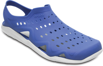 crocs for men flipkart