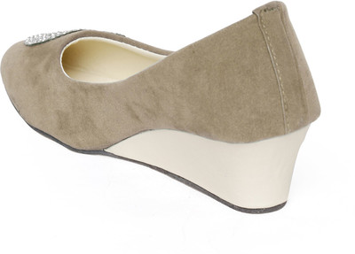 

Zachho Casuals For Women(Green, Fawn