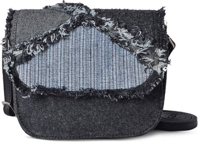 

Baggit Women Casual Black PU Sling Bag