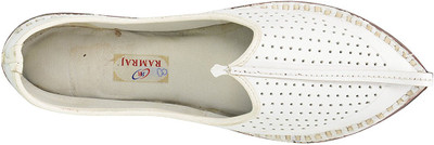 

Ramraj Leather Traditional Mojaris Casuals For Men(White, Brown
