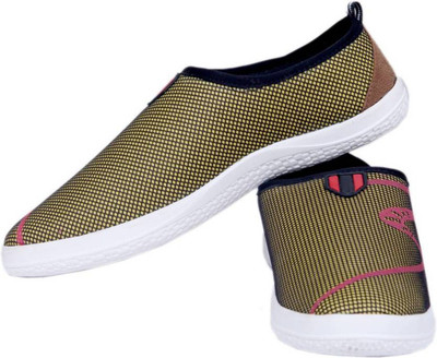 

Clerk Boys Slip on Sneakers(Green, Parrot