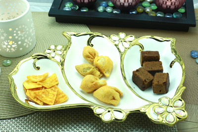 

Importwala Decorative Daisy Serving Golden Platter Tray