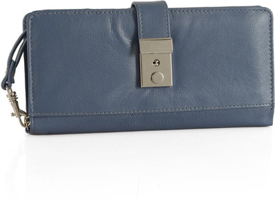 

Vaibhav Party Green Clutch