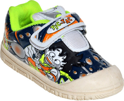 

Skydo Boys Velcro Walking Shoes(White