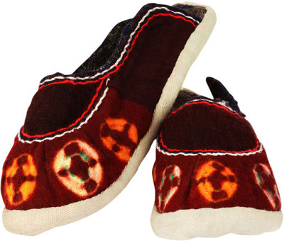 

SOIL Handstitched Ladakhi Thigma Design, Pure Sheep Wool Slip Ons Espadrilles For Women(Multicolor