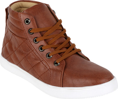 

paya Outdoors For Men(Brown, Tan