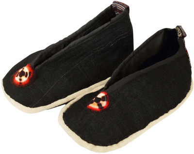 

SOIL Ladakhi Thigma Design Moccasins, Handstitched in Pure Sheep Wool Espadrilles For Women(Black, Red