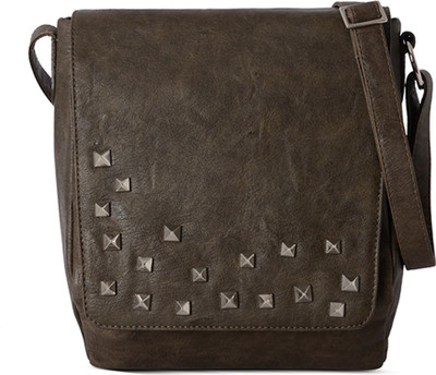 

Baggit Women Casual Brown PU Sling Bag