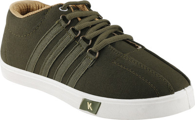 

paya Casuals For Men(Green