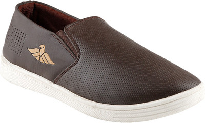 

paya Outdoors For Men(Brown