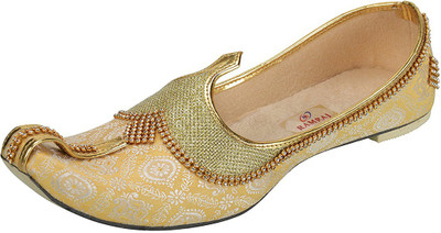 

Ramraj Men Synthetic Wedding Mojari Jutis For Men(Gold
