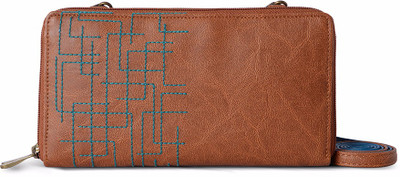 

Baggit Casual Tan Clutch