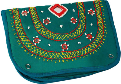 

SOIL Casual Green Clutch