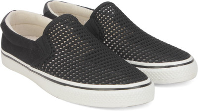 

United Colors of Benetton Sneakers For Men(Black, 903