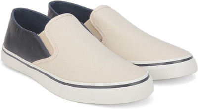 

United Colors of Benetton Sneakers Shoes For Men(Beige, Black, 903