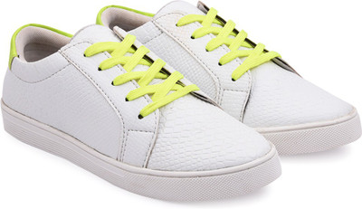 

Bacca Bucci Sneakers For Men(White, Olive