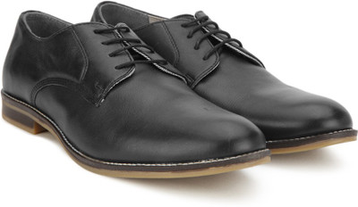 

United Colors of Benetton Corporate Casual shoes For Men(Black, 903
