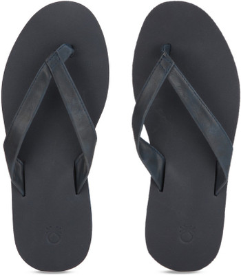 

United Colors of Benetton Flip Flops, 901