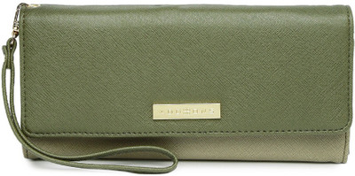 

Addons Casual Green Clutch