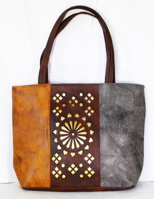 

simaenterprise Hand-held Bag(Multicolor)