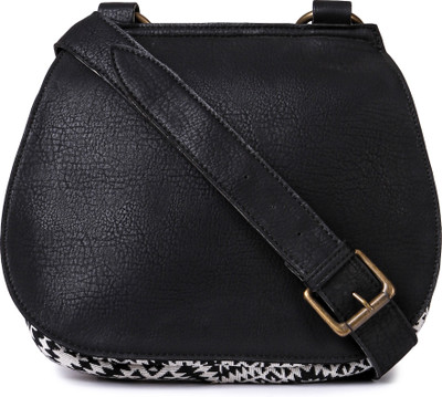 

Kamloops Women Casual Black PU Sling Bag