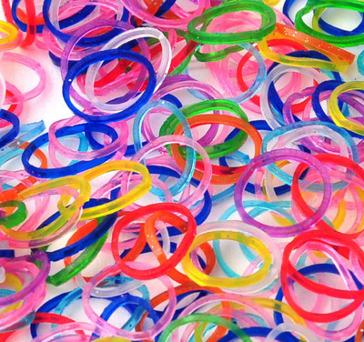 

RIANZ 100 Glow in The Dark Sticks Bands Assorted Colors Party Glow Ornament(Pack of 100)