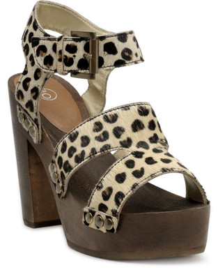 

iLO Women Beige Sandals