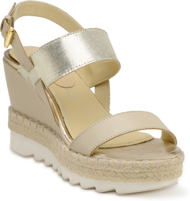 

iLO Women Beige Sandals