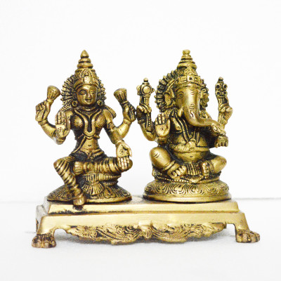 7% OFF on aakrati Lakshmi And Ganesha Statue On A Chowki Decorative Showpiece - 15 cm(Brass, Yellow)