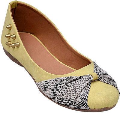 

Glitzy Galz Girls Slip-on Flats(Yellow