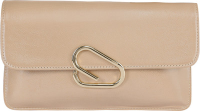 

Le Cuero Casual Gold Clutch